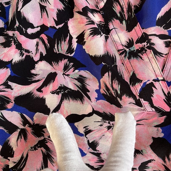 JCrew Flutter Sleeve Hibiscus 100% Silk Top Sz Approx 8 See Measurements ADD ON - Picture 9 of 16